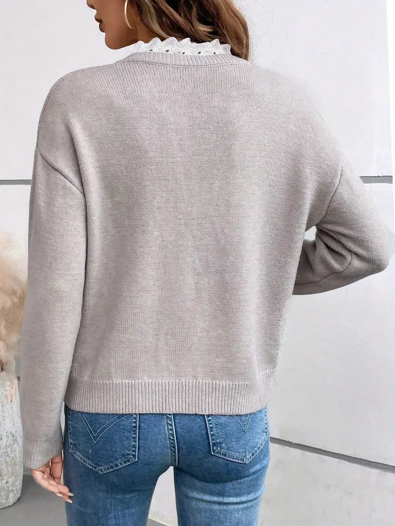 Josefine | Damen Pullover mit V-Ausschnitt und Spitze