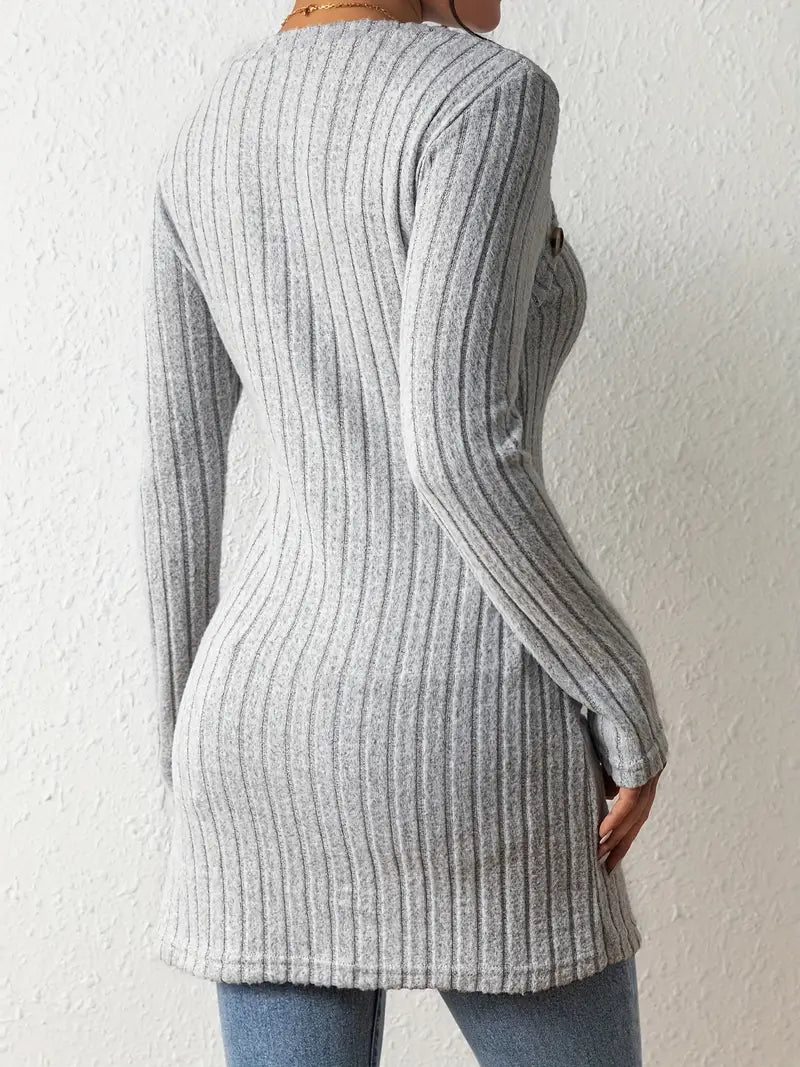 Julia | Asymmetrisches Top für Damen mit Knöpfen und Rippenstruktur