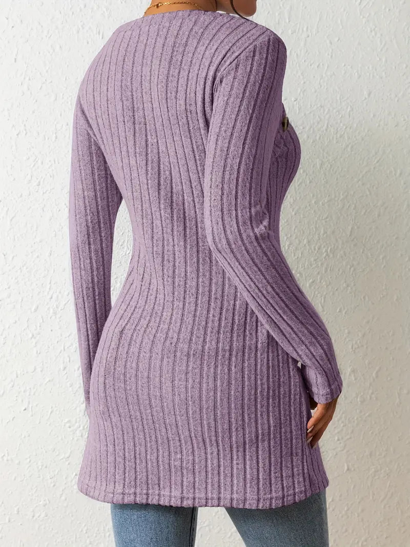 Julia | Asymmetrisches Top für Damen mit Knöpfen und Rippenstruktur