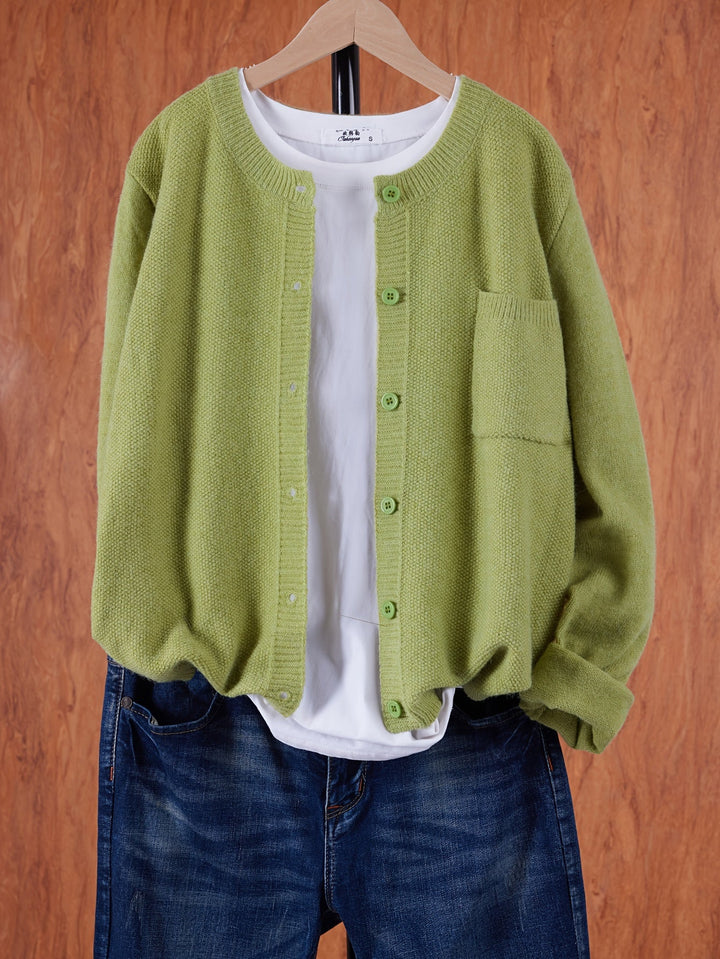 Helene | Damen Strickjacke mit Rundhalsausschnitt, Knöpfen und Tasche