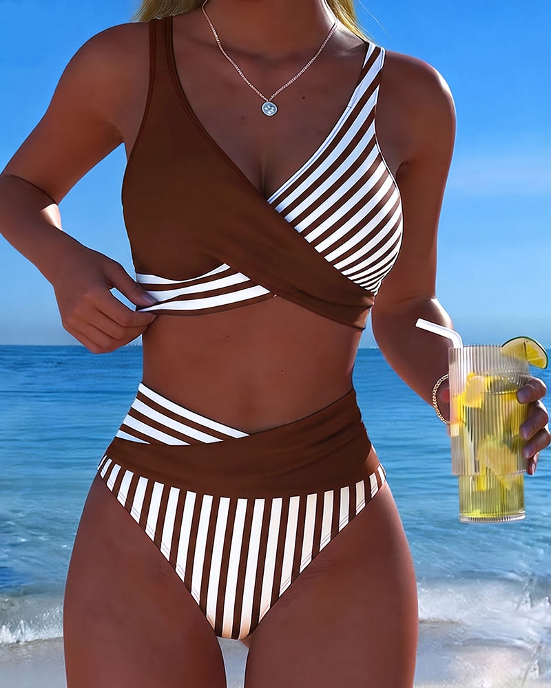 Giulia | Bikini mit V-Ausschnitt und gestreiftem Design