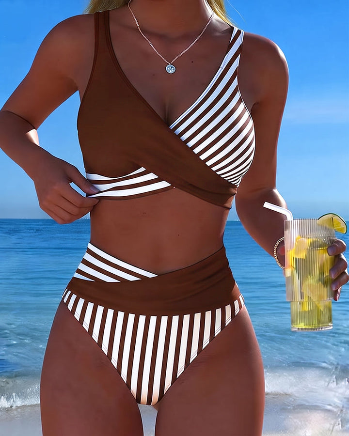 Giulia | Bikini mit V-Ausschnitt und gestreiftem Design
