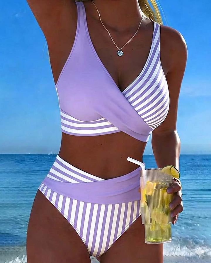 Giulia | Bikini mit V-Ausschnitt und gestreiftem Design