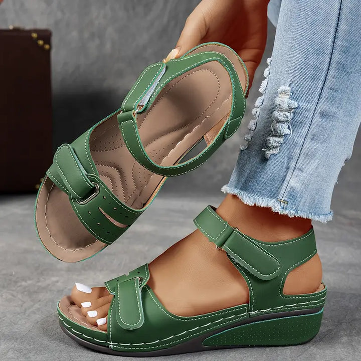 Ella | Orthopädische Keilsandalen für Damen mit mittelhohem Absatz