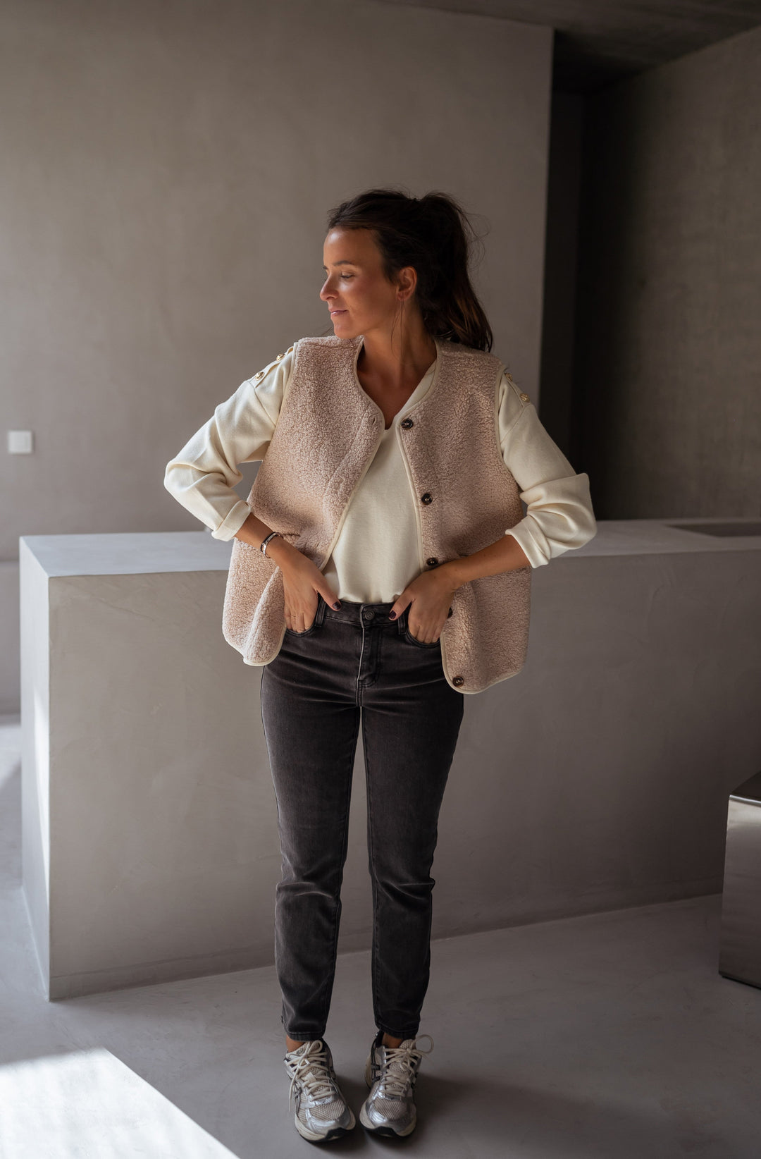 Alina | Damen Weste mit Rundhalsausschnitt, Taschen und Knöpfen