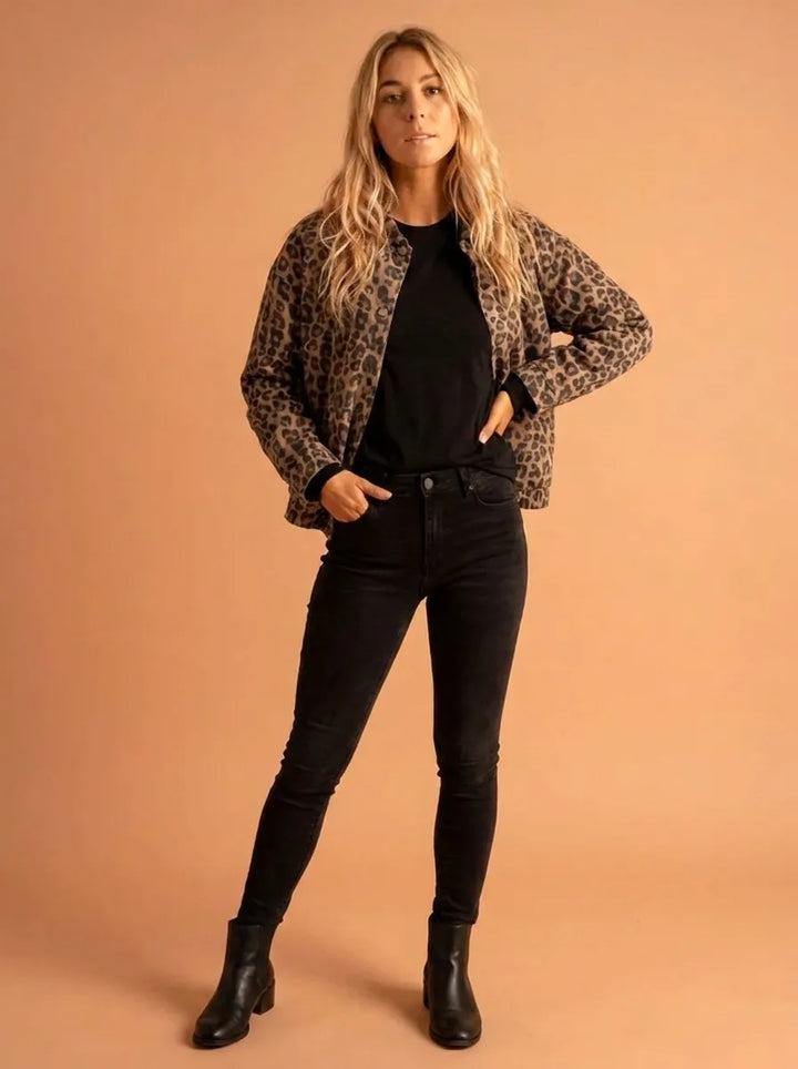 Katarzyna | Zeitlose Leopardenmuster-Jacke für Damen mit langen Ärmeln