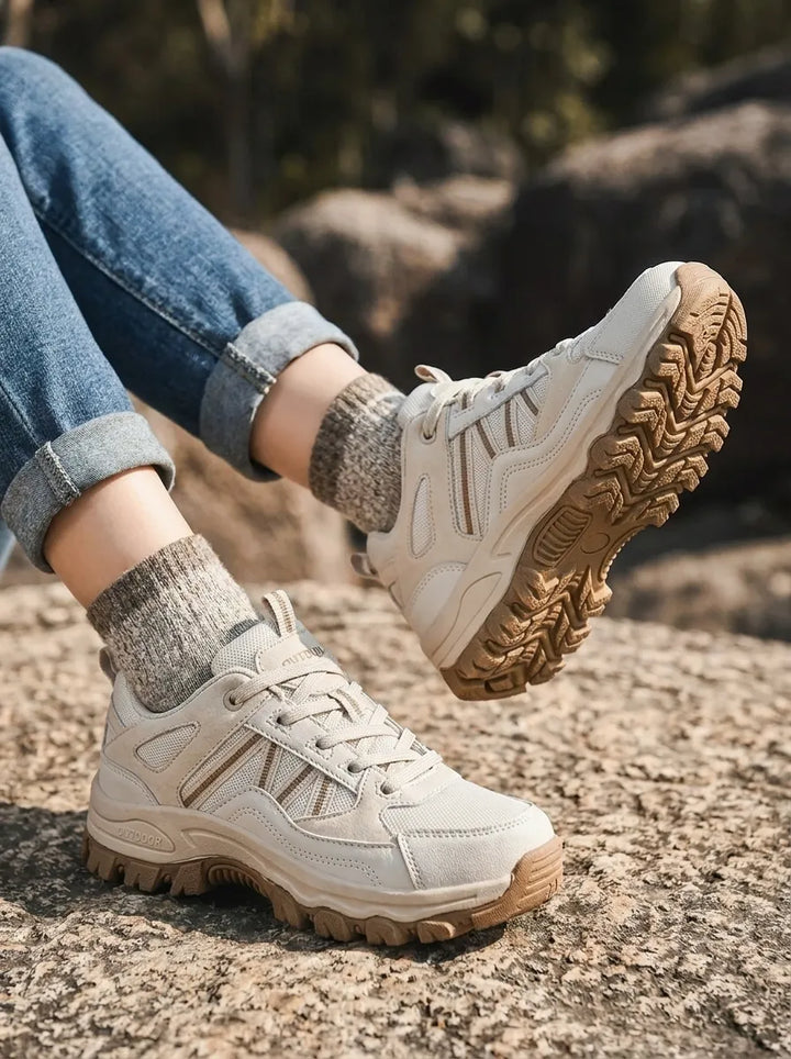 Indie | Wasserdichte Plüsch-Sneaker für Damen mit flachem Absatz