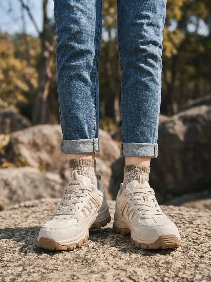 Indie | Wasserdichte Plüsch-Sneaker für Damen mit flachem Absatz