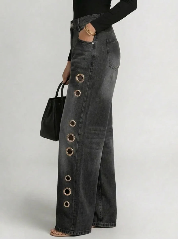 Weite Denim-Hosen für Damen mit goldenen Ösen-Seitenausschnitten