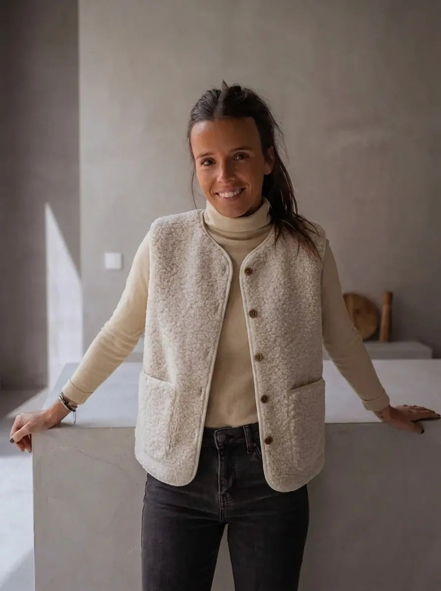 Alina | Damen Weste mit Rundhalsausschnitt, Taschen und Knöpfen