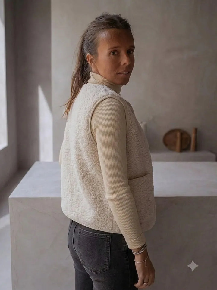 Alina | Damen Weste mit Rundhalsausschnitt, Taschen und Knöpfen