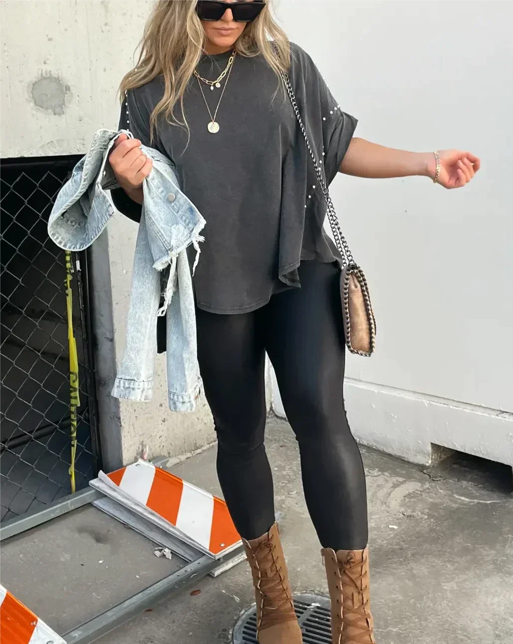 Isabelle | Oversized T-Shirt für Damen mit Nieten und Rundhalsausschnitt