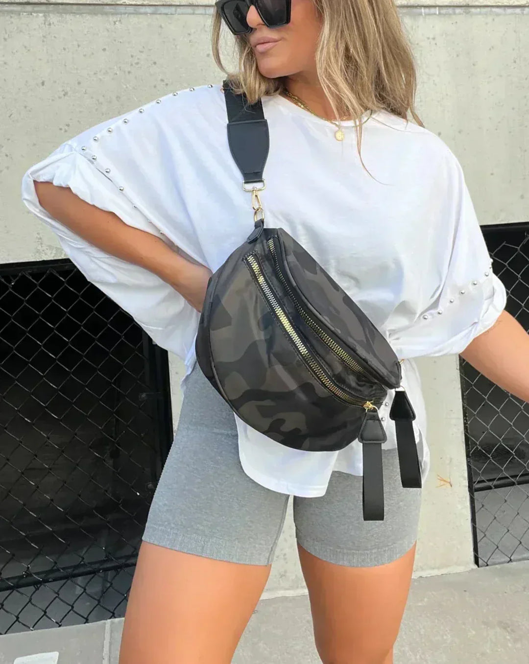 Isabelle | Oversized T-Shirt für Damen mit Nieten und Rundhalsausschnitt