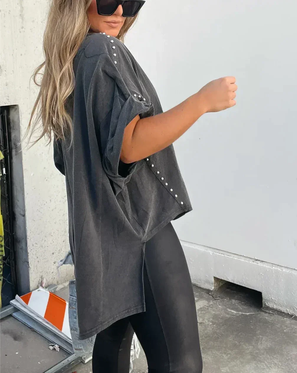 Isabelle | Oversized T-Shirt für Damen mit Nieten und Rundhalsausschnitt