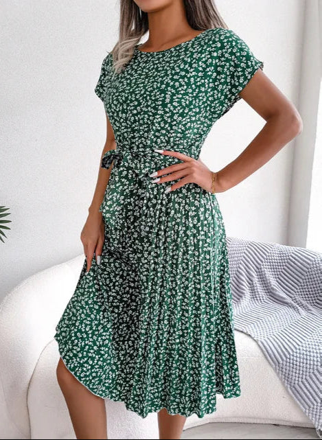 Lilienne | Schickes Sommerkleid für Damen mit Blumenmuster und Rundhalsausschnitt