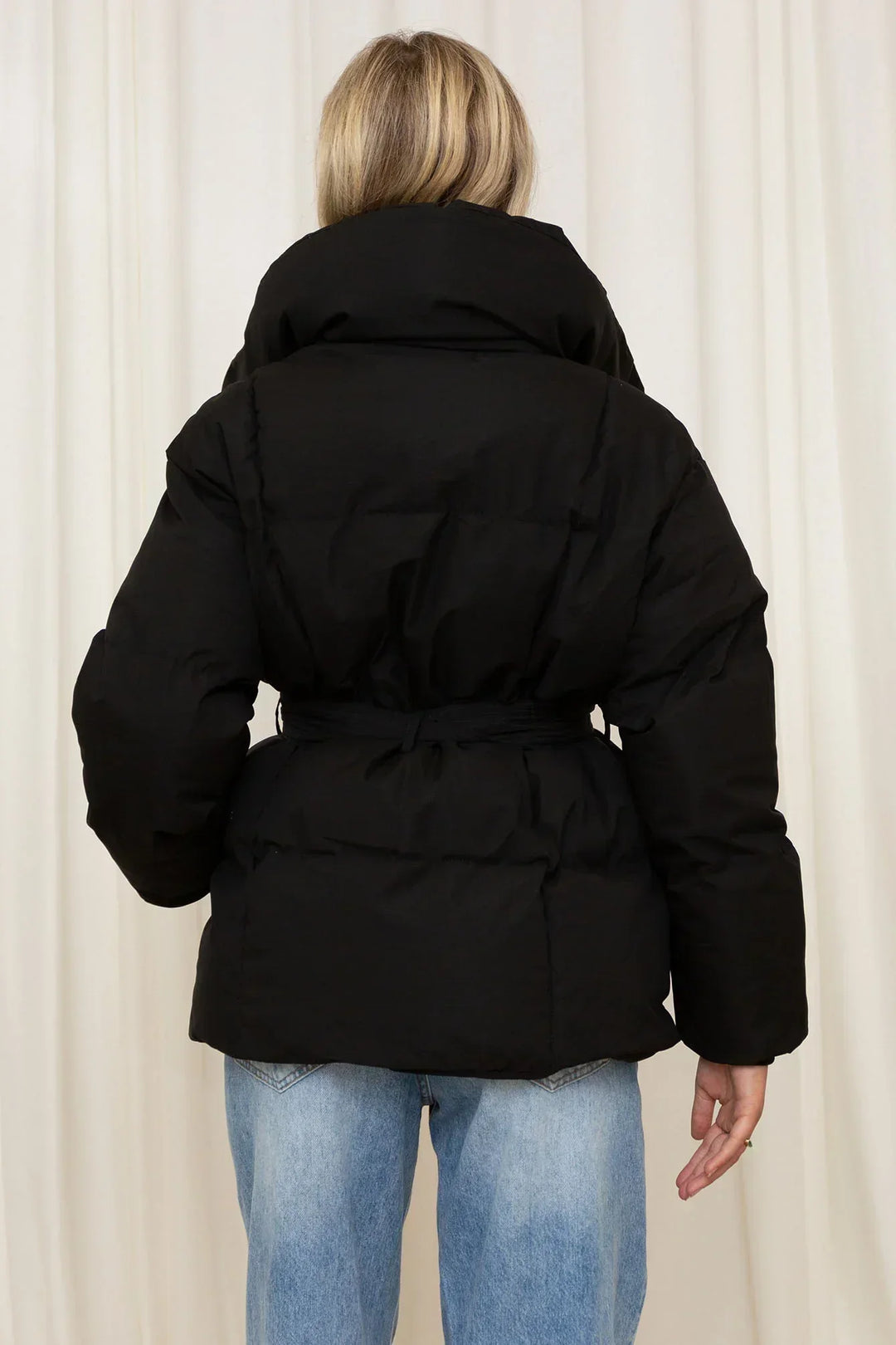 Laura | Elegante Wattierte Jacke für Damen mit langen Ärmeln und Stehkragen
