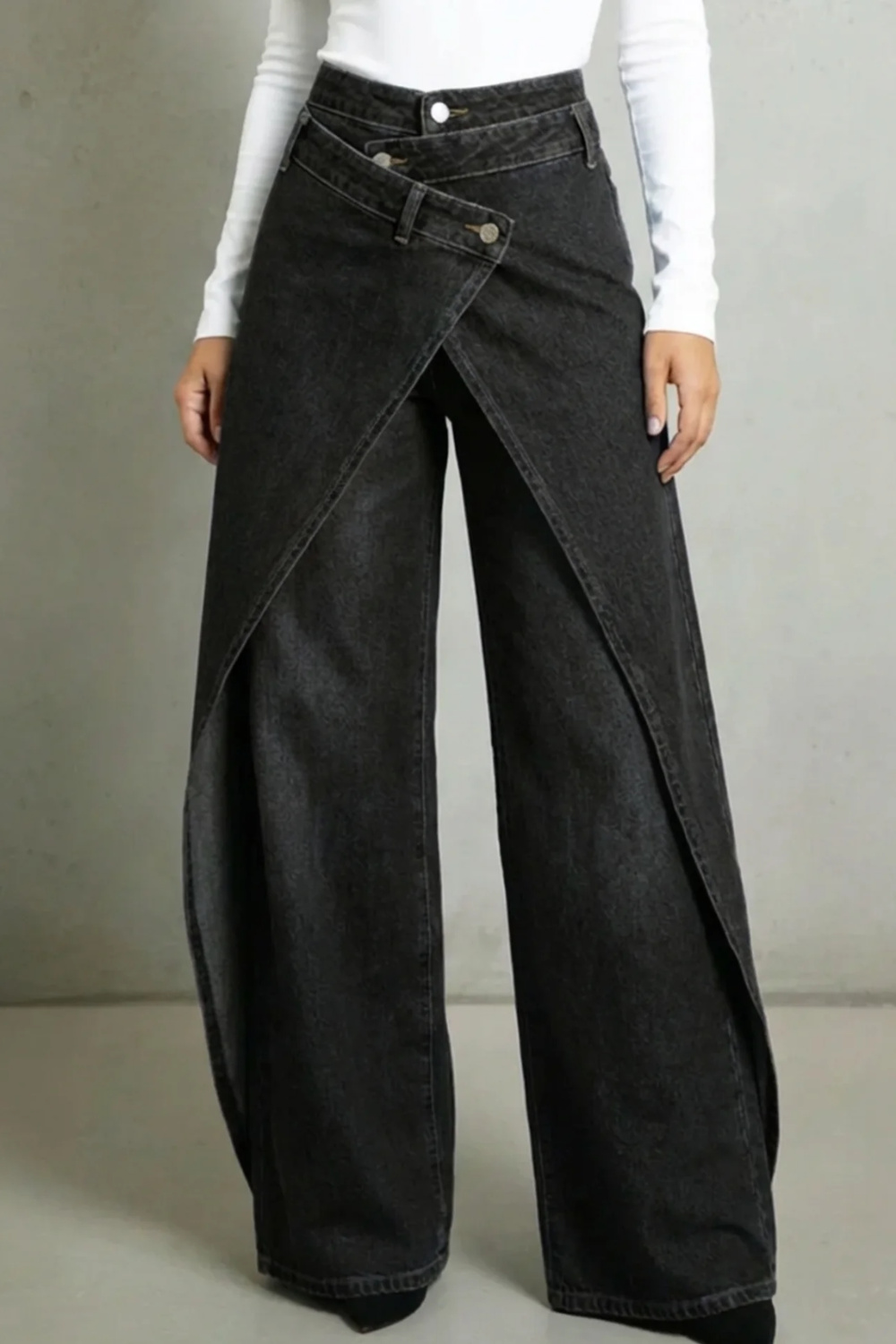 Vintage-inspirierte High-Waisted Denim-Jeans für Damen mit Rüschenbund und Bindegürtel
