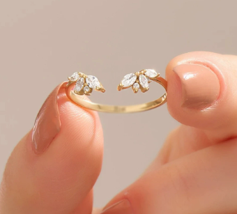 Noelia | Ring aus goldenem Kristallglas für Damen