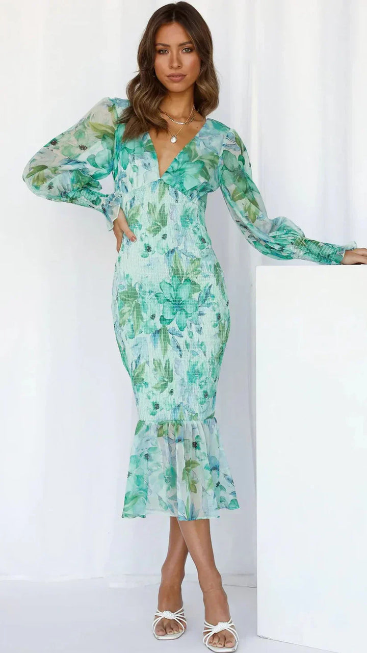 Amara | Wunderschönes Blumenkleid für Damen mit V-Ausschnitt und kurzen Ärmeln