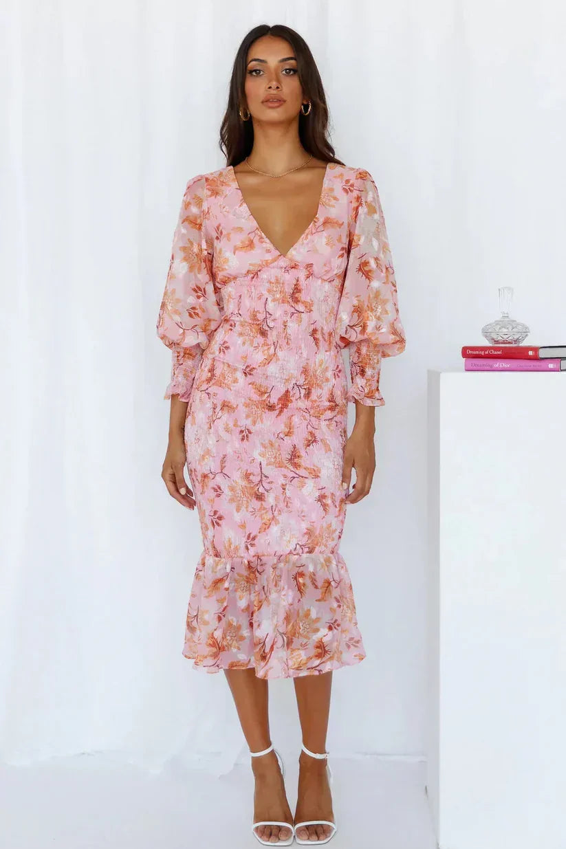 Amara | Wunderschönes Blumenkleid für Damen mit V-Ausschnitt und kurzen Ärmeln