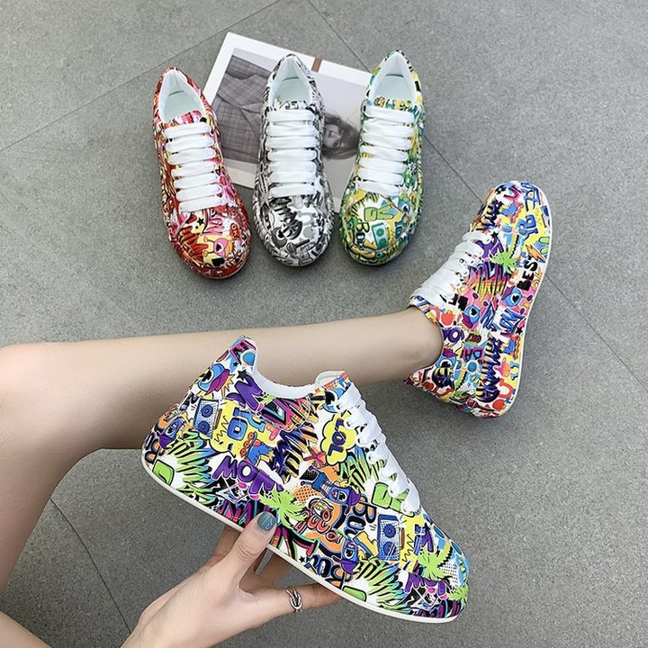 Mia | Damen Graffiti Druck Lage Turnschuhe mit niedrigem Absatz