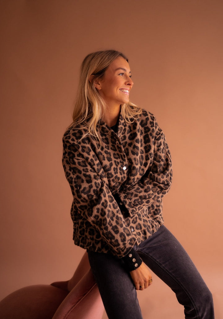 Katarzyna | Zeitlose Leopardenmuster-Jacke für Damen mit langen Ärmeln