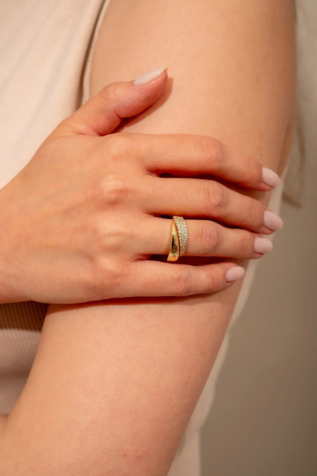 Eleganter Nova Goldring für Damen