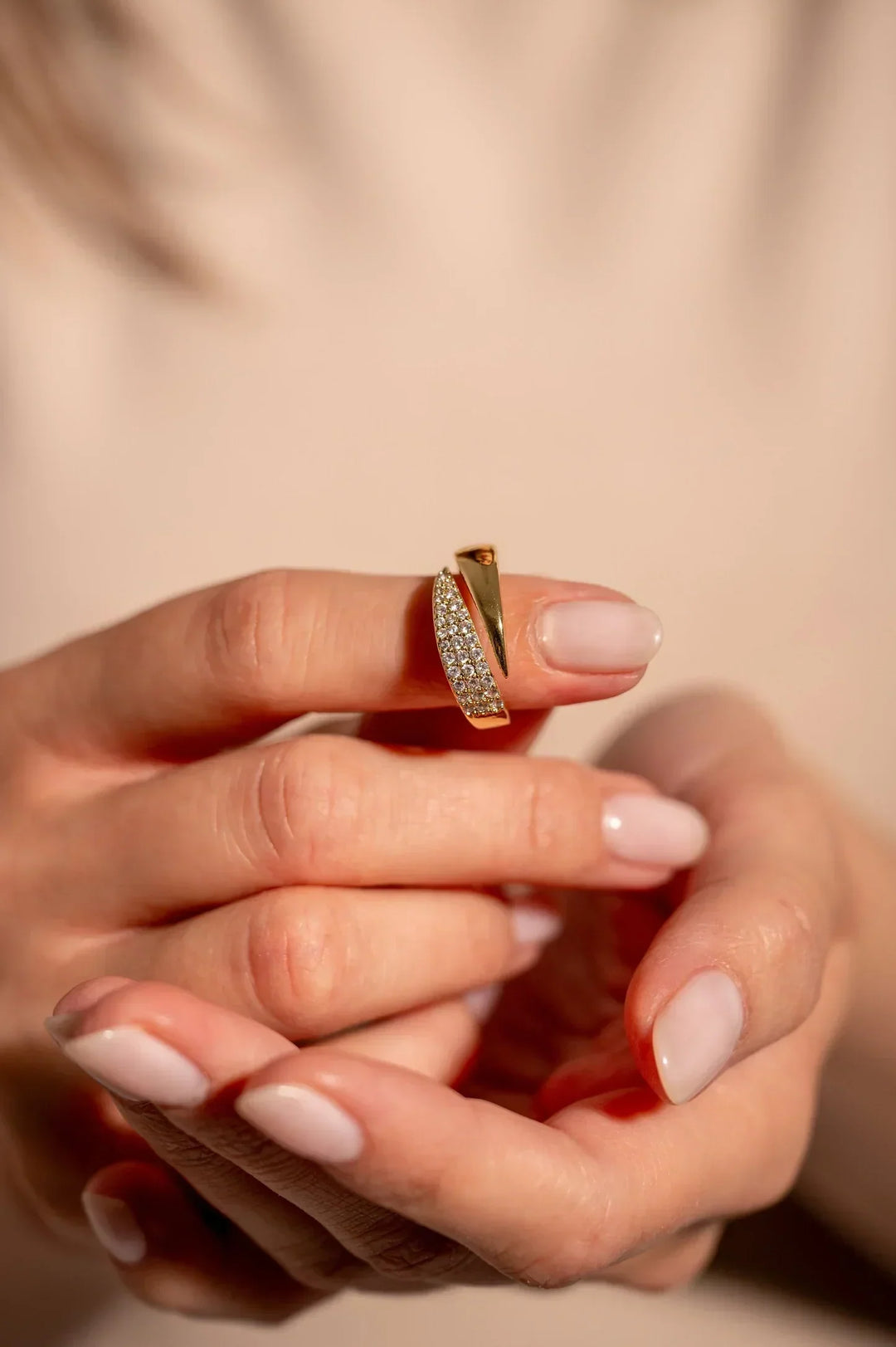 Eleganter Nova Goldring für Damen