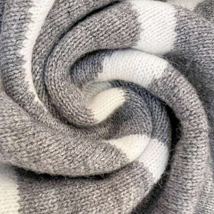 Audrey | Strickjacke ! für Damen mit Kapuze und langen Ärmeln