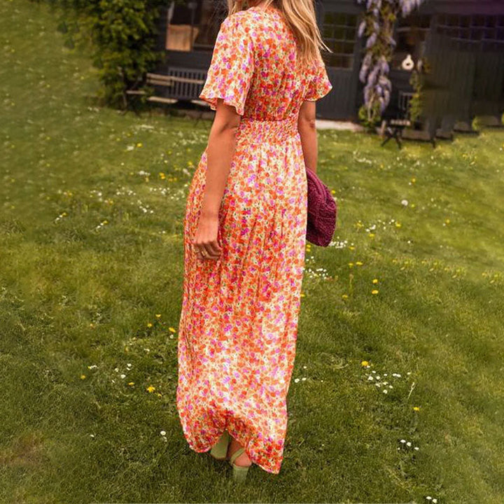 Romy | Sommerkleid für Damen mit V-Ausschnitt, Blumenmuster und kurzen Ärmeln