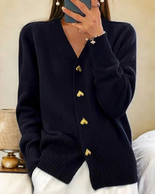 Adele | Eleganter Herzknopf-Cardigan für Damen mit V-Ausschnitt und langen Ärmeln