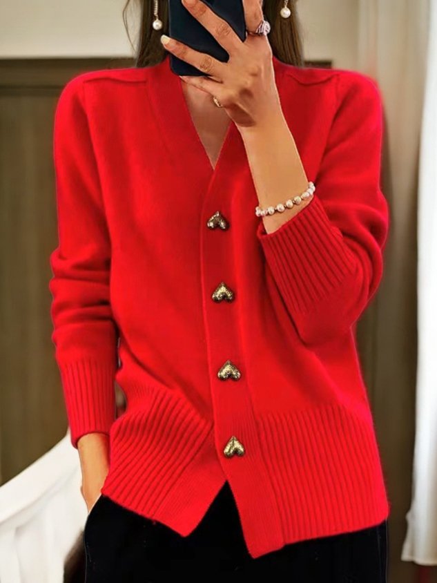 Elena | Strickjacke für Damen mit Herzknöpfen, V-Ausschnitt und langen Ärmeln