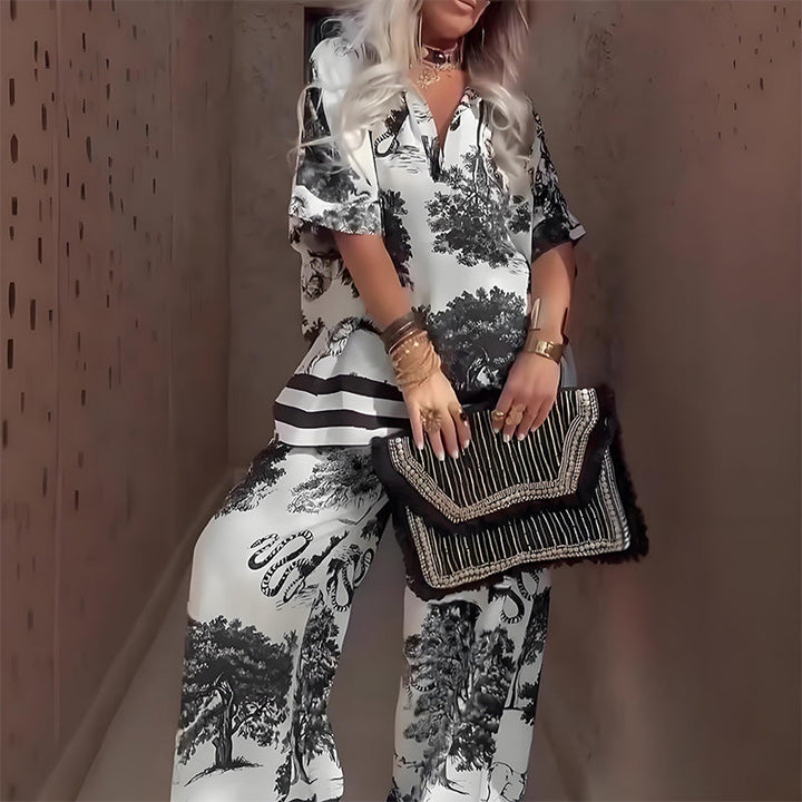 Cora | Bedrucktes Chic Zwei-Teile-Set für Damen mit V-Ausschnitt und kurzen Ärmeln