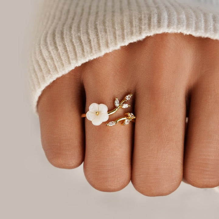 Estela | Ring für Damen mit weißen Blumen