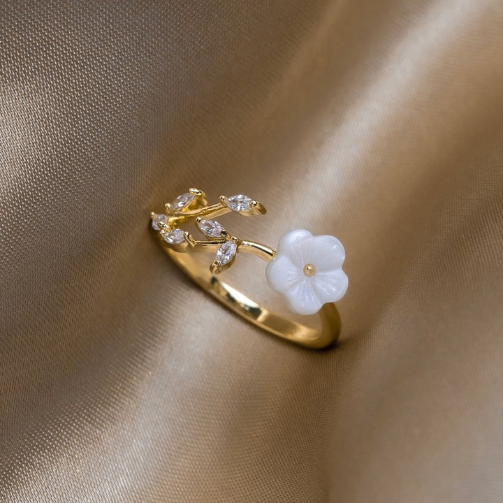 Estela | Ring für Damen mit weißen Blumen